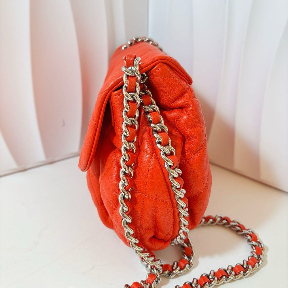 Chanel Red Quilted Leather Flap Bag with Gathered Details - Picture 3 of 11